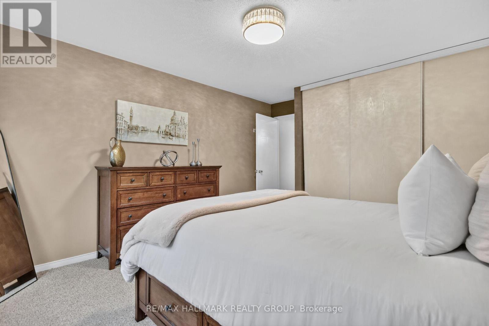 10e Daybreak Street Property Photo 29