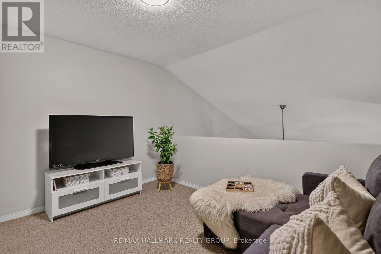 10e Daybreak Street Property Photo 31