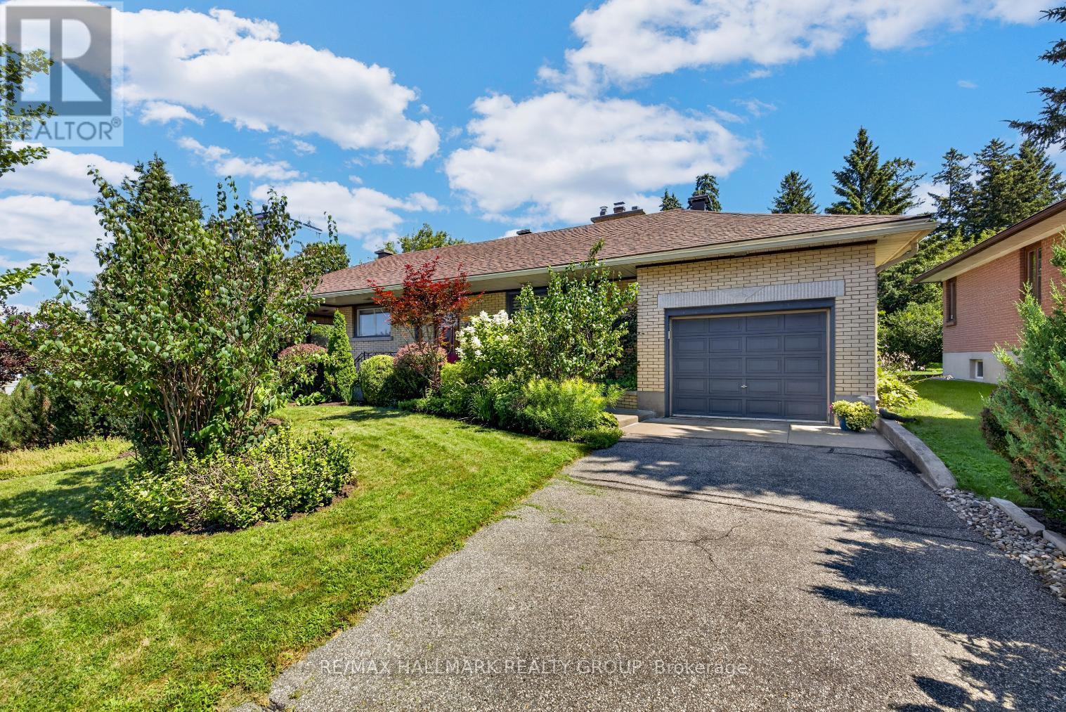 811 Iroquois Road Property Photo 2