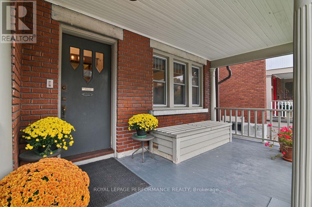 16 Renfrew Avenue Property Photo 4