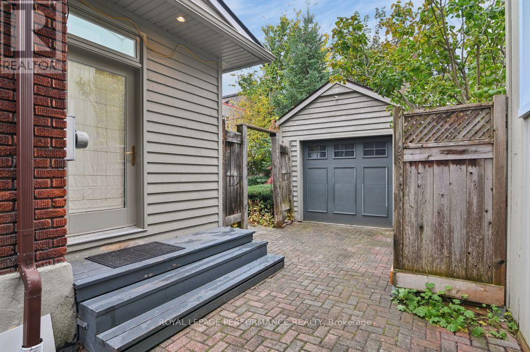 16 Renfrew Avenue Property Photo 6
