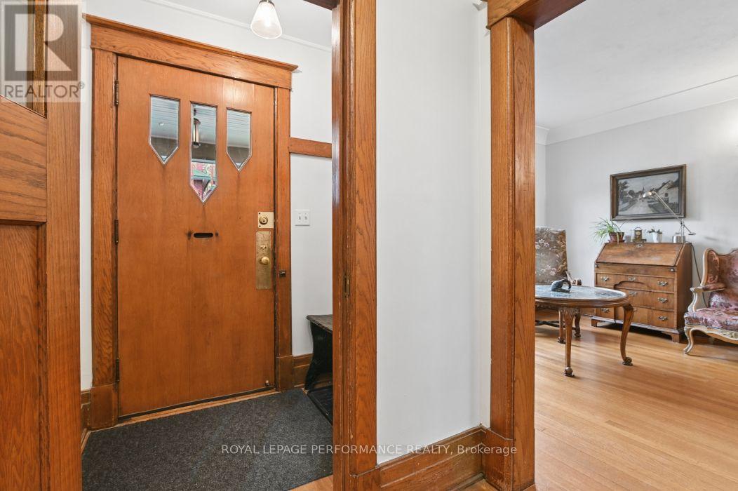 16 Renfrew Avenue Property Photo 7