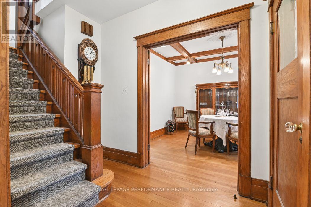 16 Renfrew Avenue Property Photo 9