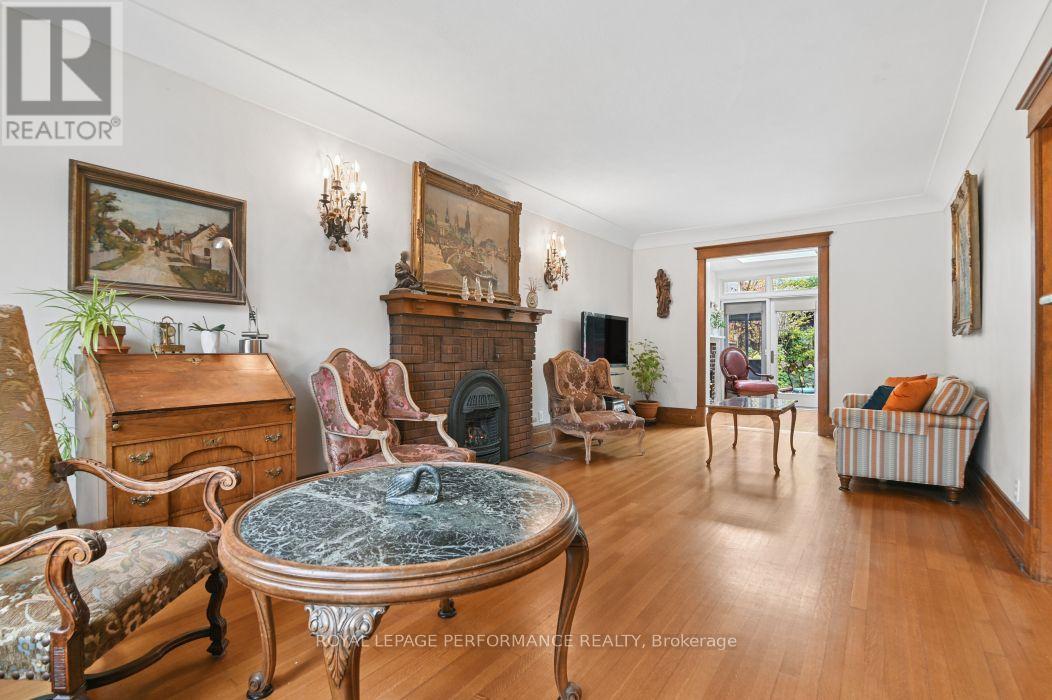 16 Renfrew Avenue Property Photo 10