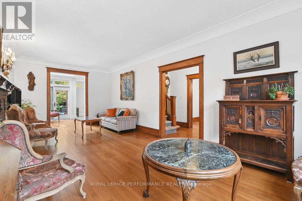 16 Renfrew Avenue Property Photo 11