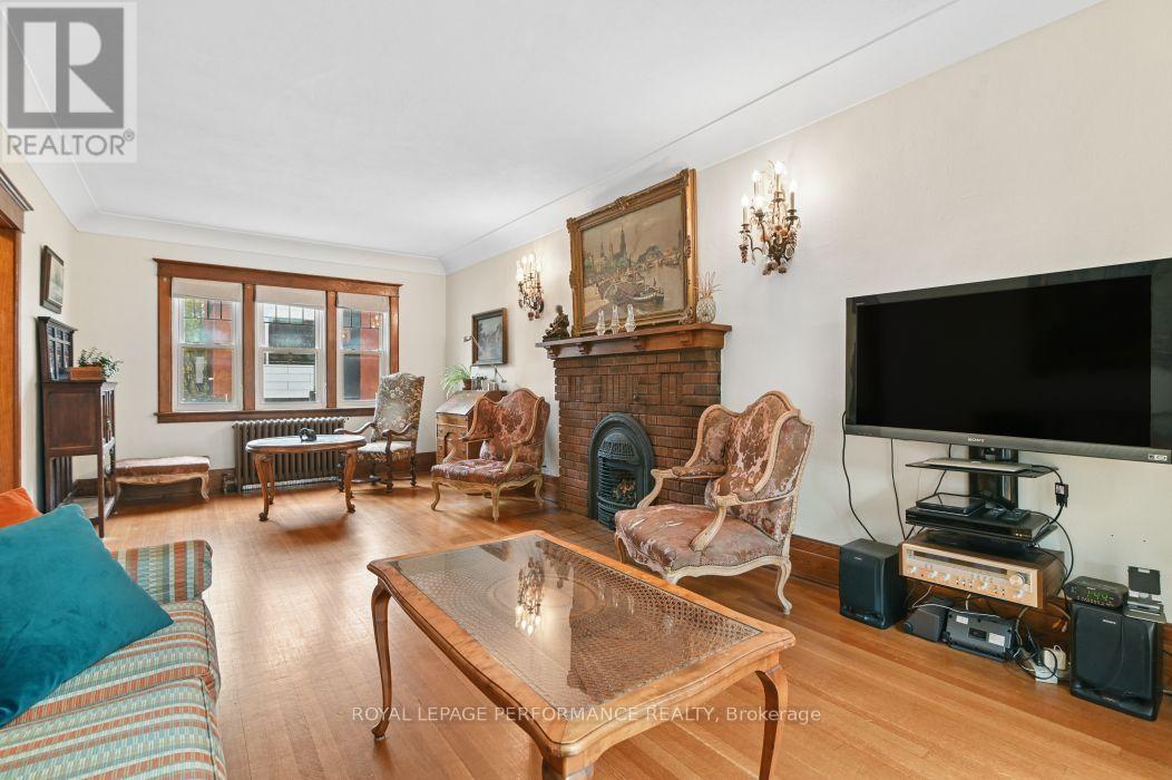 16 Renfrew Avenue Property Photo 12