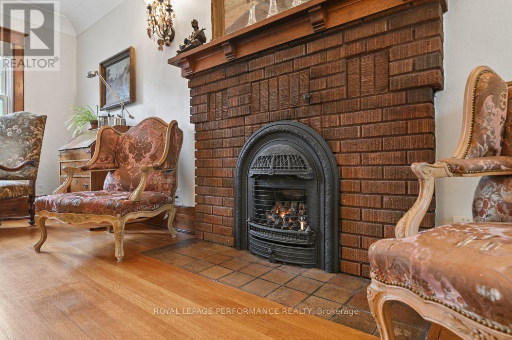 16 Renfrew Avenue Property Photo 14