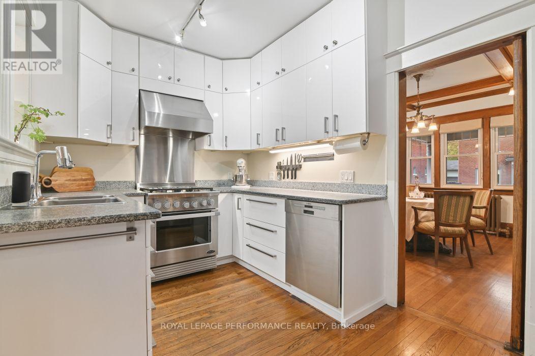 16 Renfrew Avenue Property Photo 17