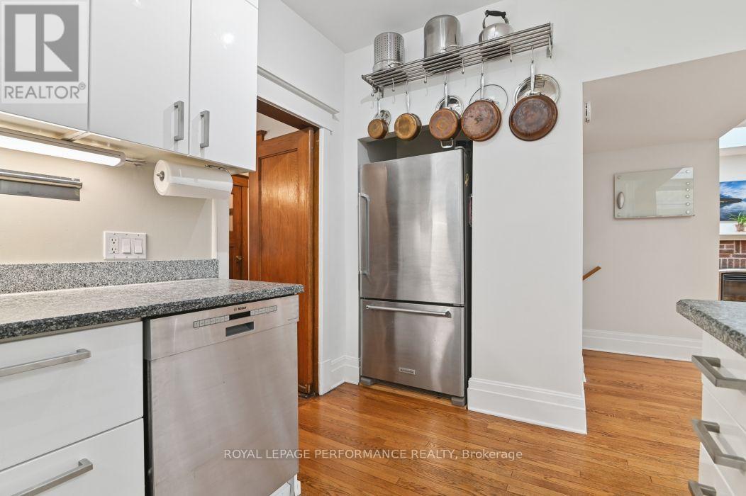 16 Renfrew Avenue Property Photo 20