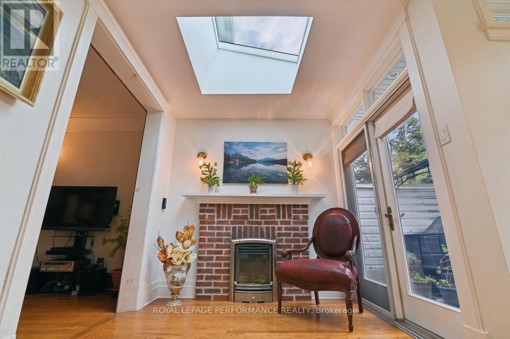 16 Renfrew Avenue Property Photo 25