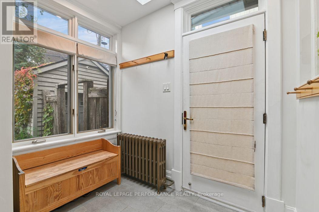 16 Renfrew Avenue Property Photo 27
