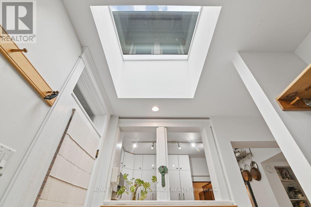 16 Renfrew Avenue Property Photo 28