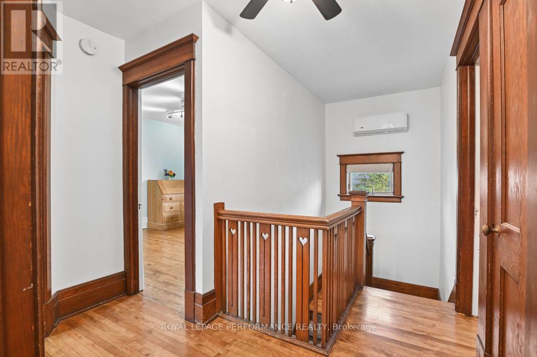 16 Renfrew Avenue Property Photo 29