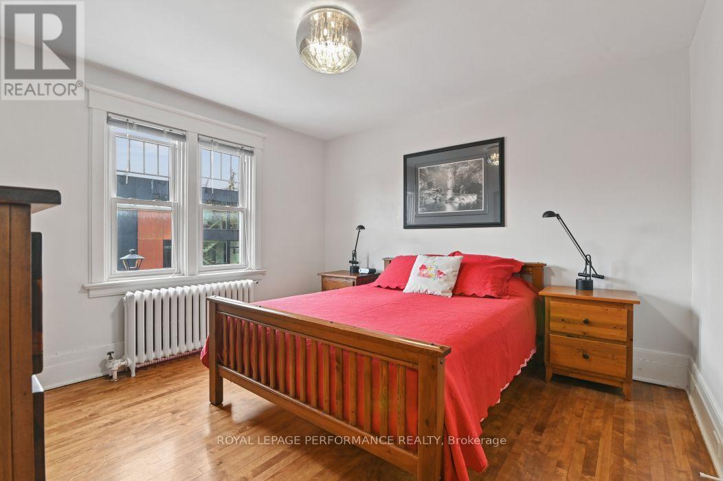 16 Renfrew Avenue Property Photo 30