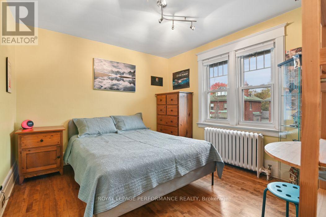 16 Renfrew Avenue Property Photo 32