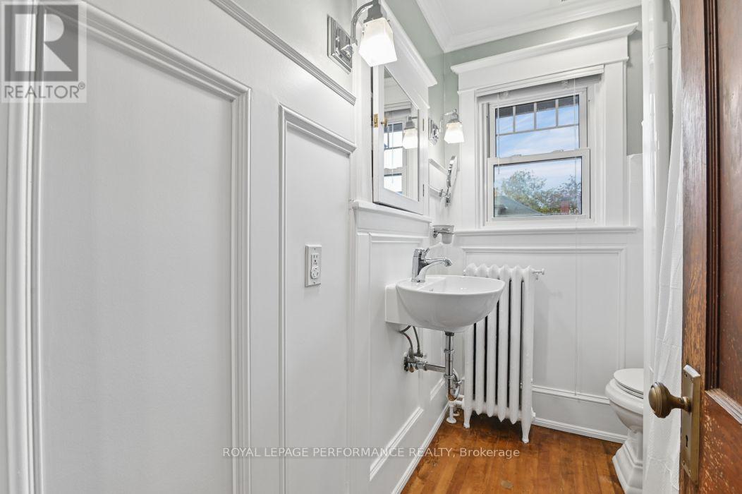 16 Renfrew Avenue Property Photo 33