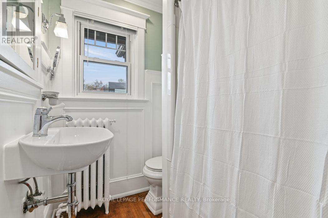 16 Renfrew Avenue Property Photo 34