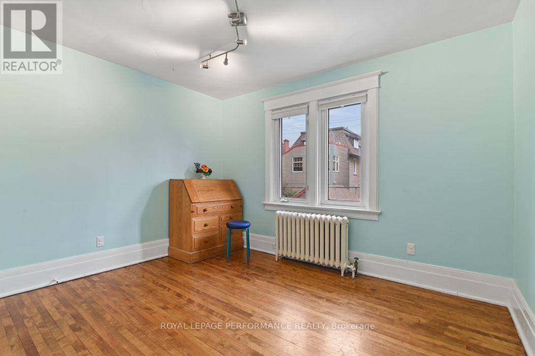 16 Renfrew Avenue Property Photo 35