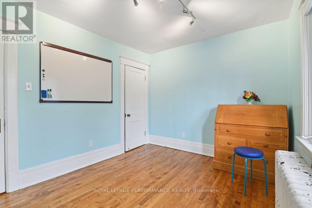 16 Renfrew Avenue Property Photo 36