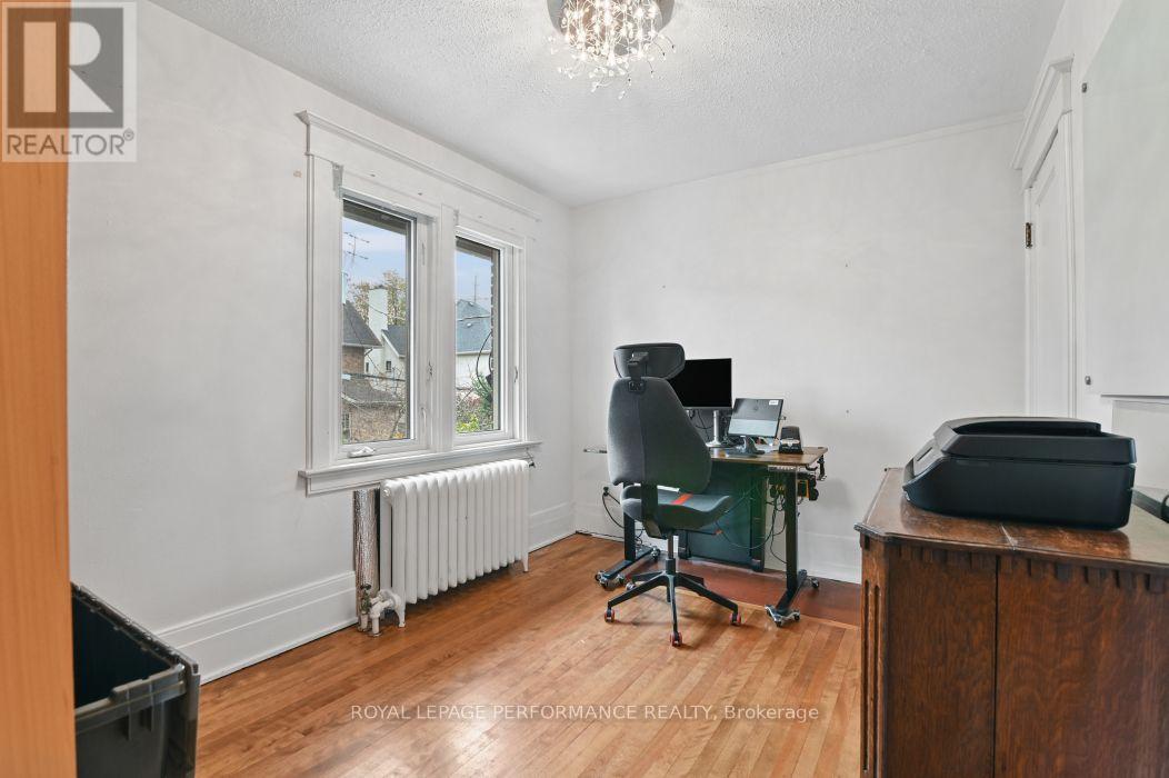 16 Renfrew Avenue Property Photo 37