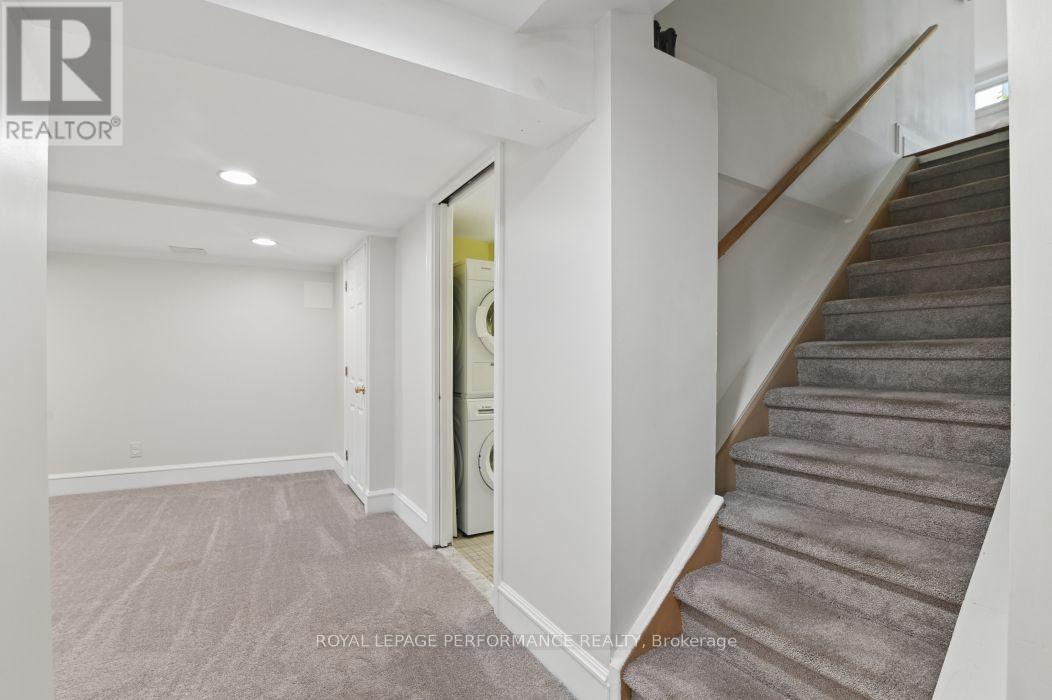 16 Renfrew Avenue Property Photo 38