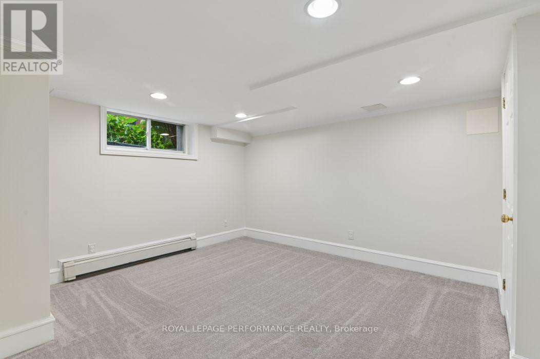 16 Renfrew Avenue Property Photo 39