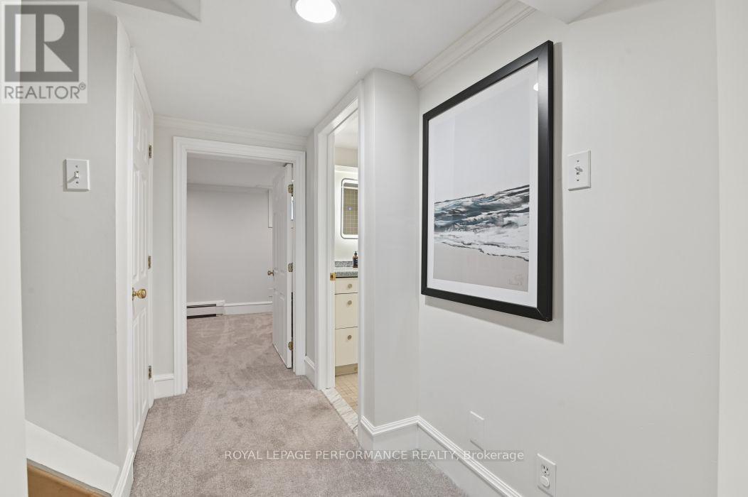 16 Renfrew Avenue Property Photo 41