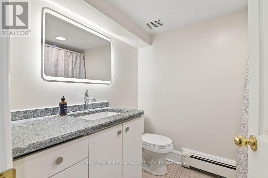 16 Renfrew Avenue Property Photo 42