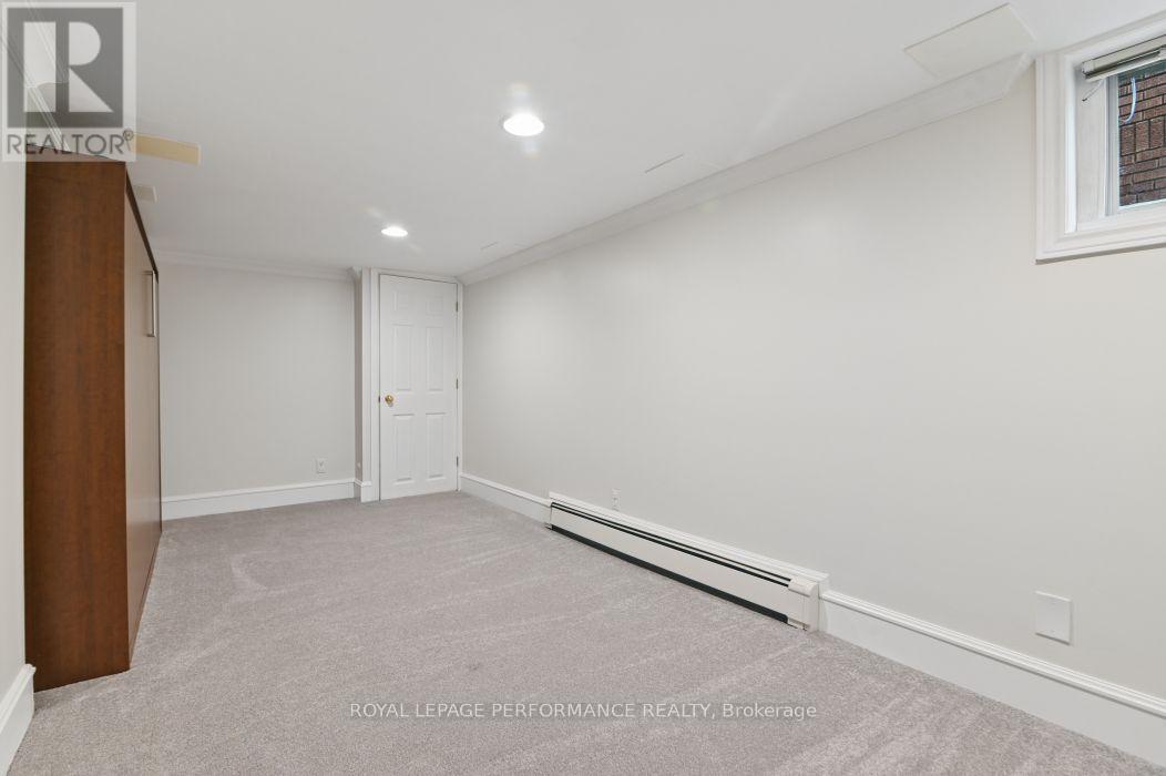16 Renfrew Avenue Property Photo 44