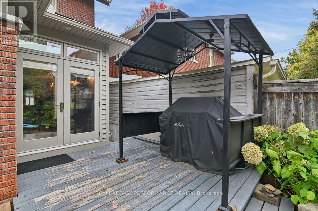 16 Renfrew Avenue Property Photo 47