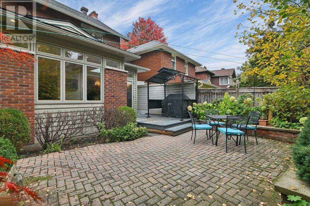 16 Renfrew Avenue Property Photo 49