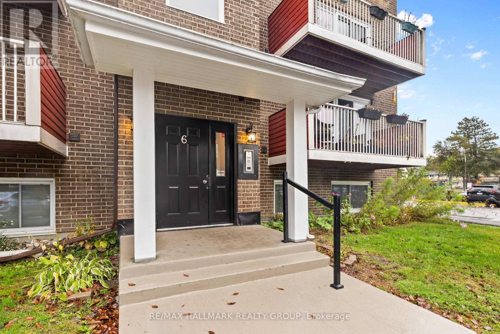605 - 1589 St Bernard Street Property Photo 1