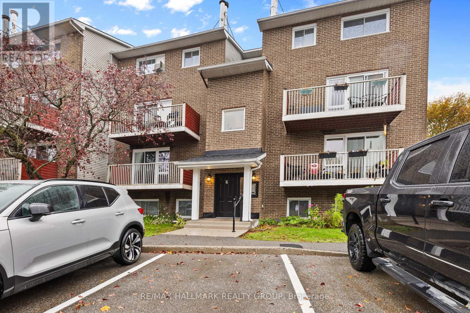 605 - 1589 St Bernard Street Property Photo 2