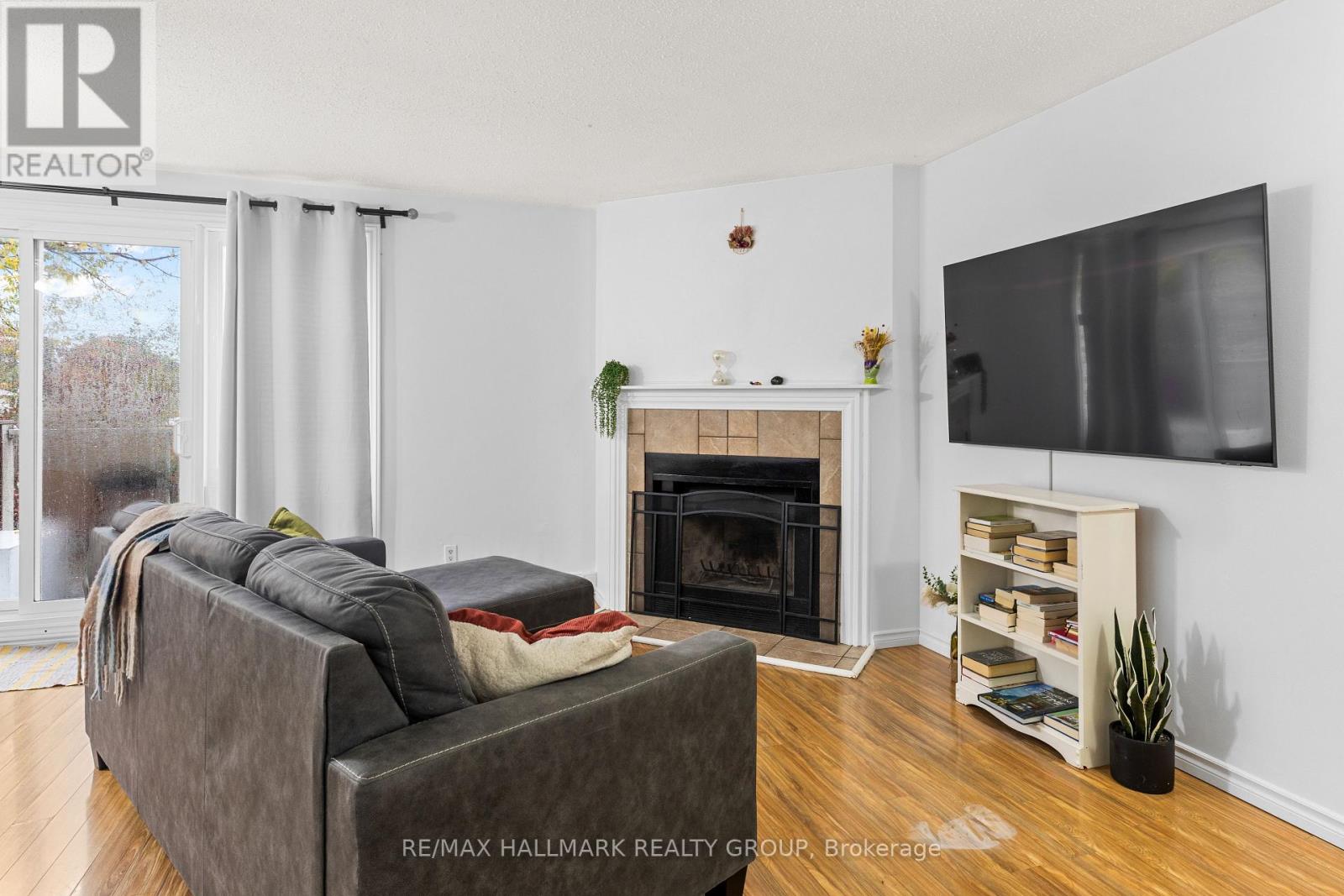 605 - 1589 St Bernard Street Property Photo 5