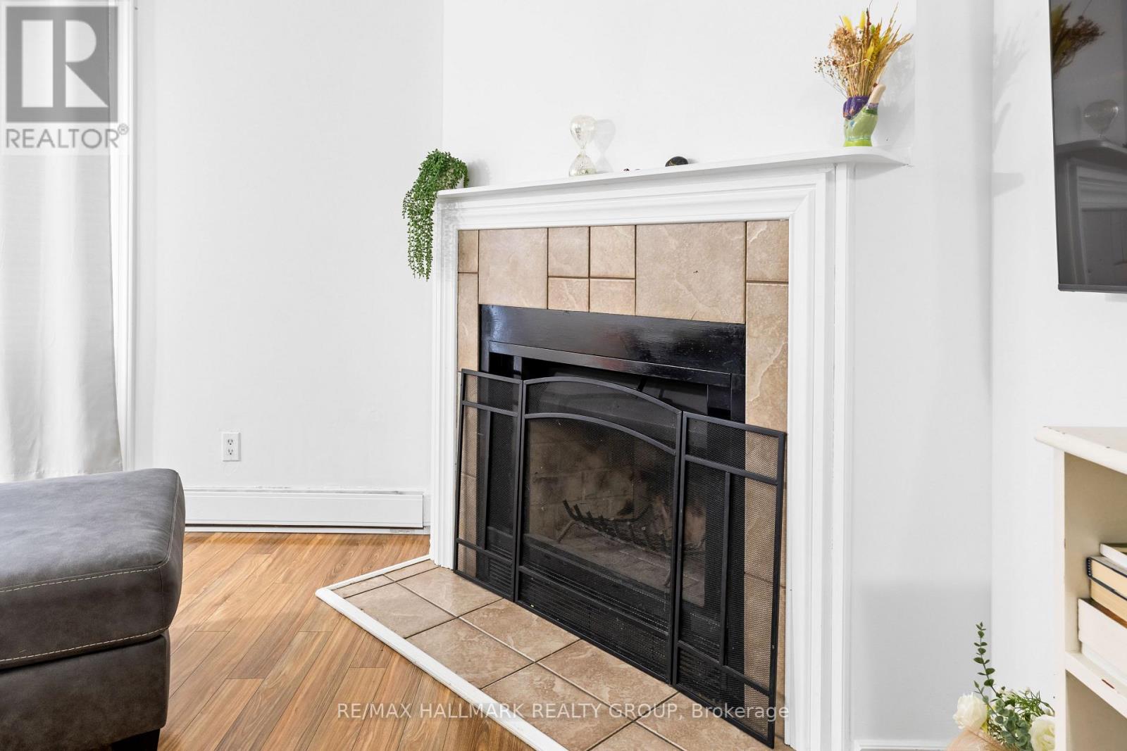 605 - 1589 St Bernard Street Property Photo 7