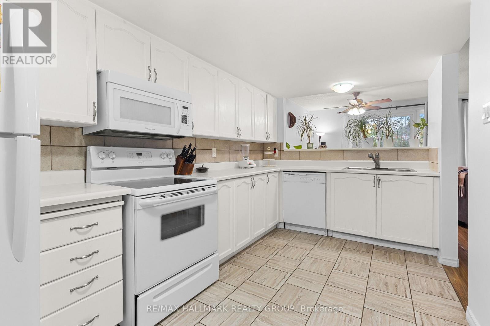605 - 1589 St Bernard Street Property Photo 13