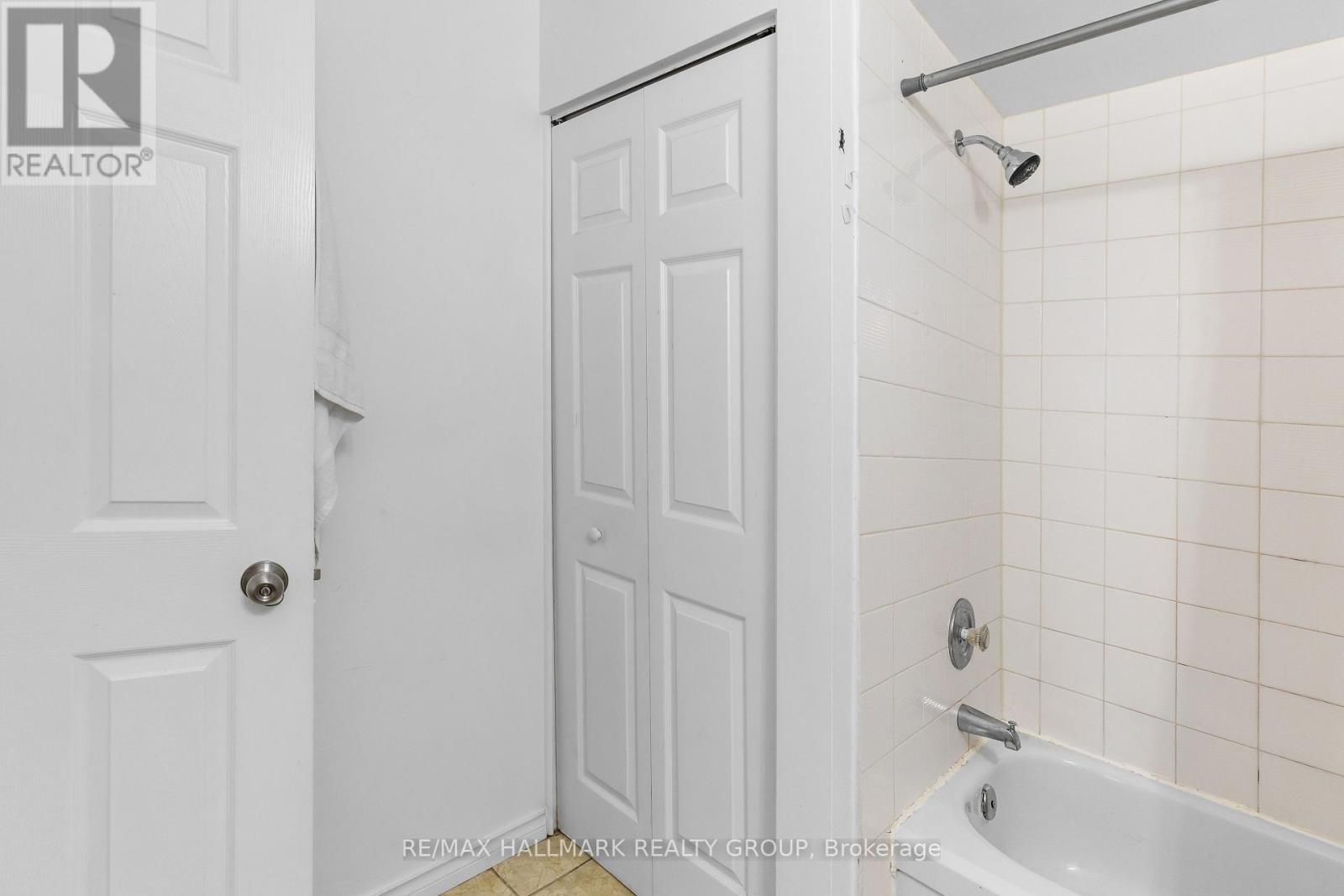 605 - 1589 St Bernard Street Property Photo 23