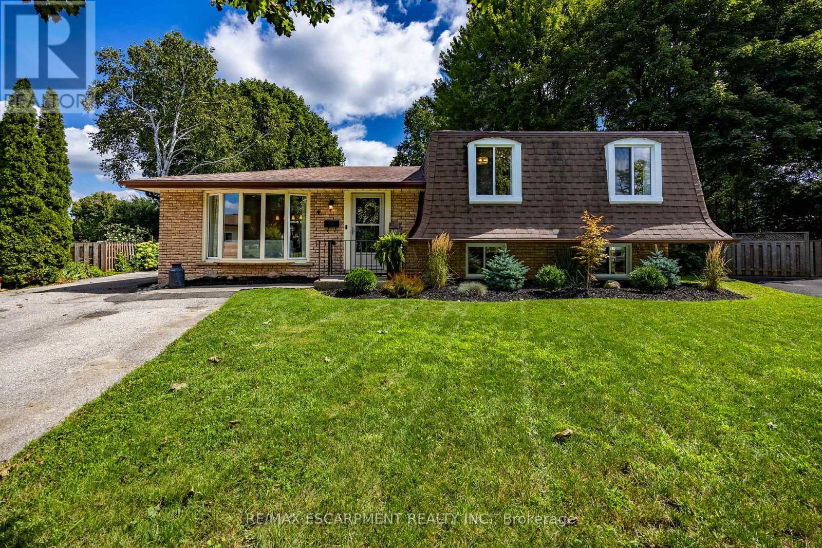 9 Normandy Circle Property Photo 1