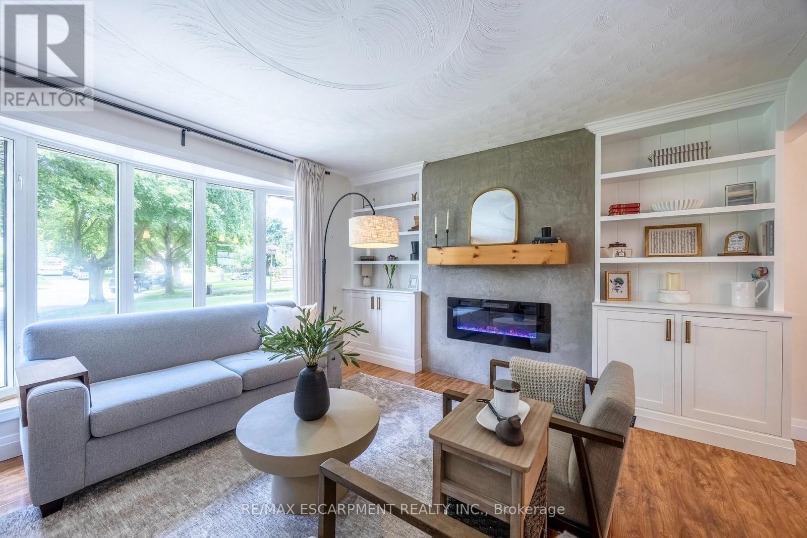 9 Normandy Circle Property Photo 6