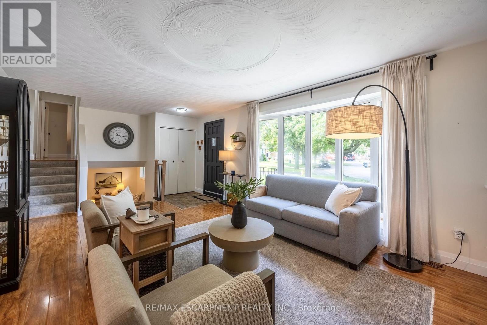 9 Normandy Circle Property Photo 7