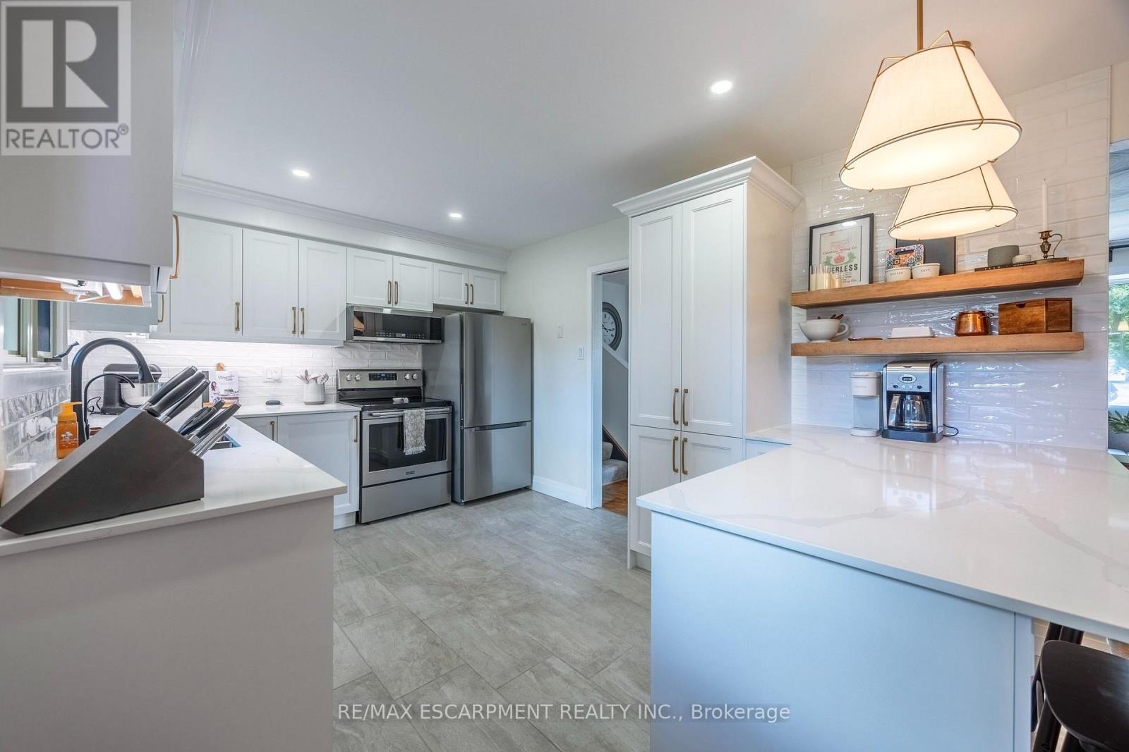 9 Normandy Circle Property Photo 10
