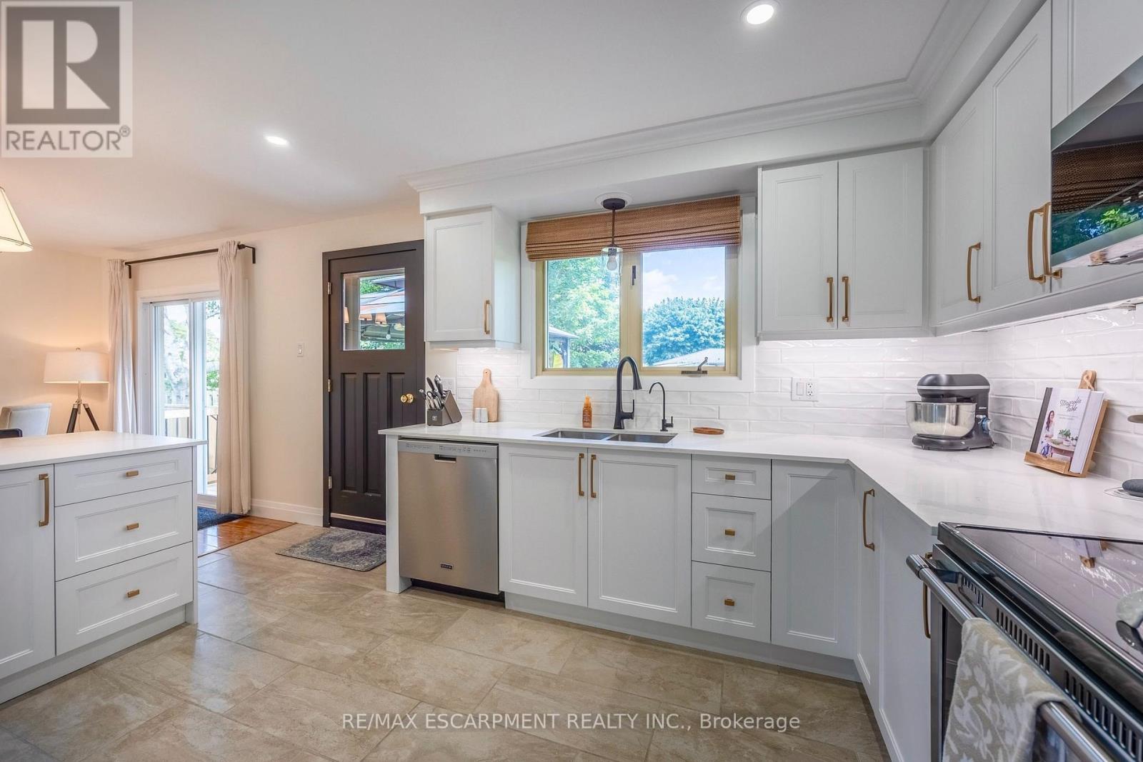 9 Normandy Circle Property Photo 11