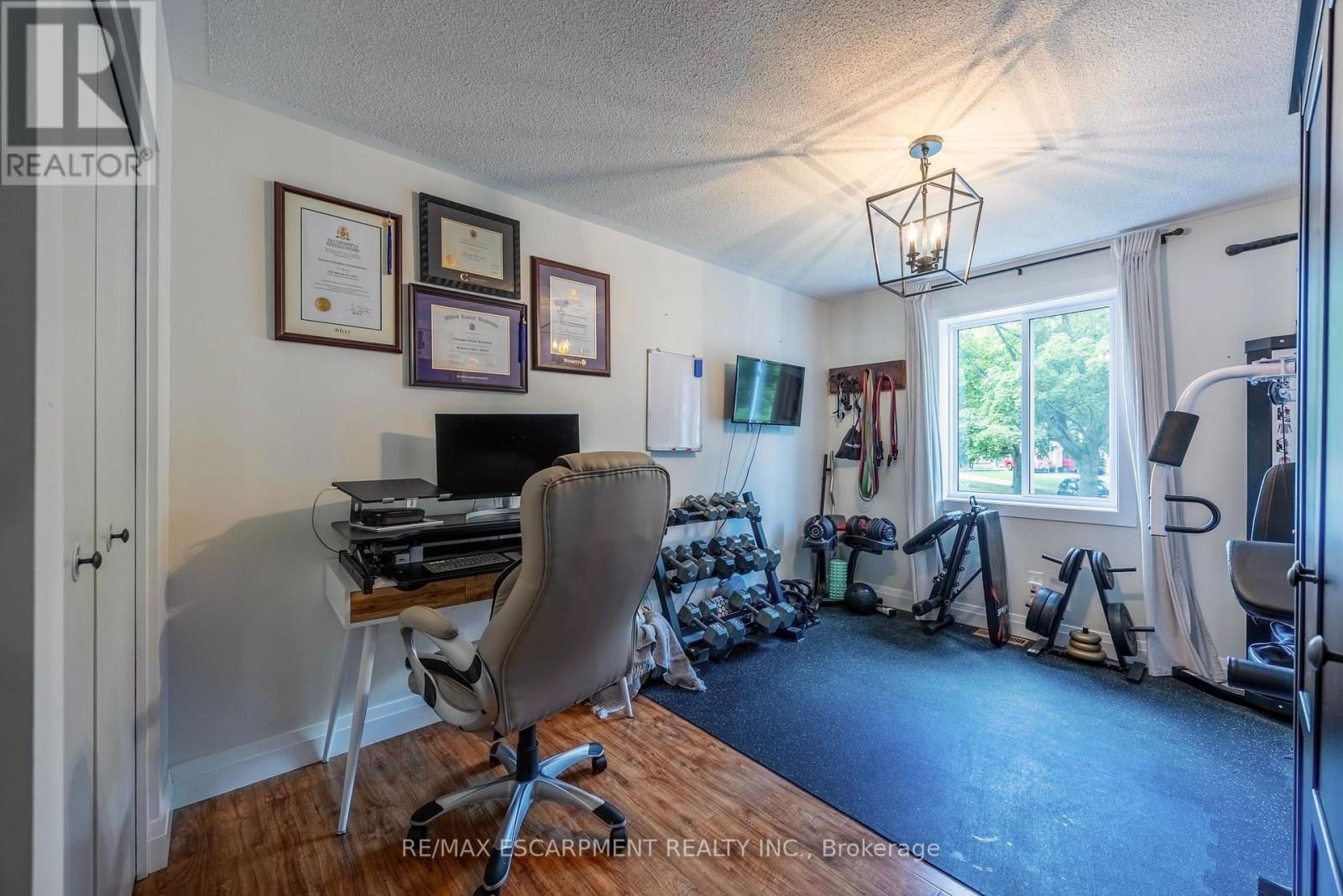 9 Normandy Circle Property Photo 17
