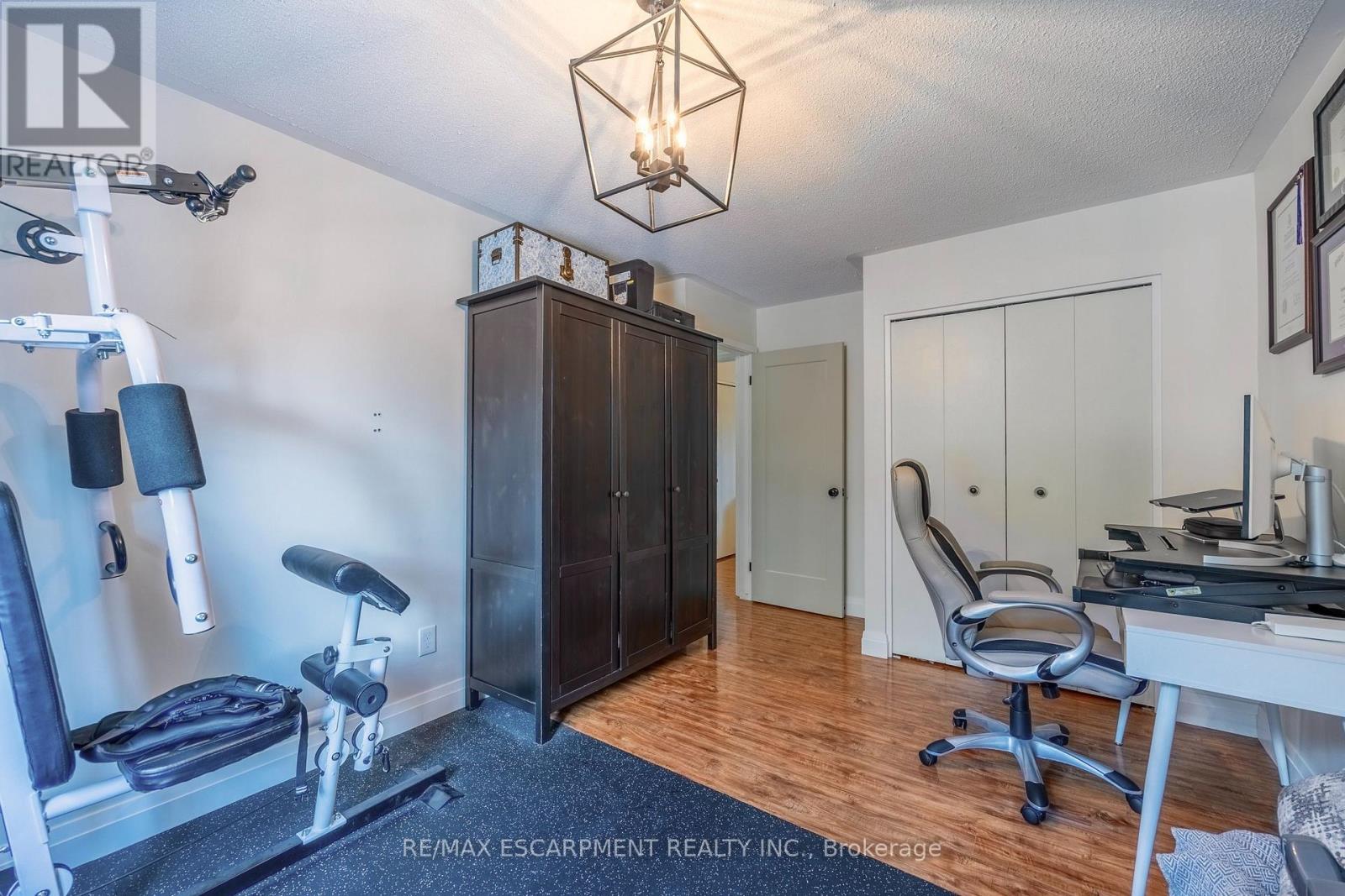 9 Normandy Circle Property Photo 18