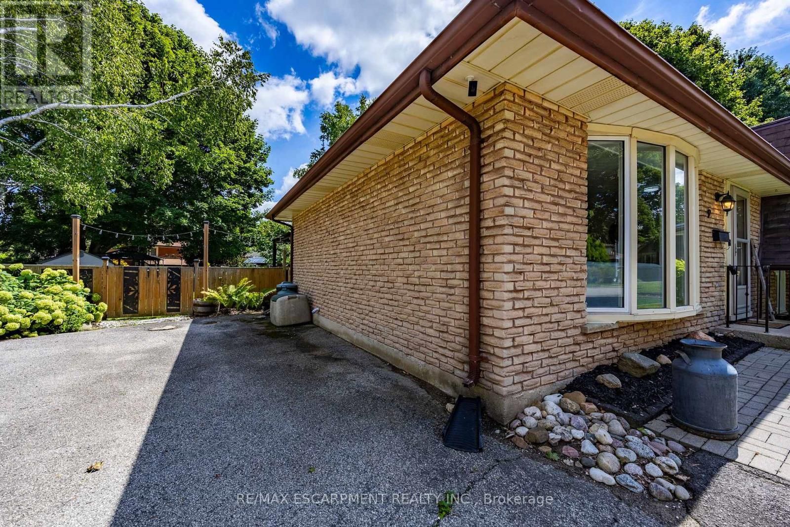 9 Normandy Circle Property Photo 25