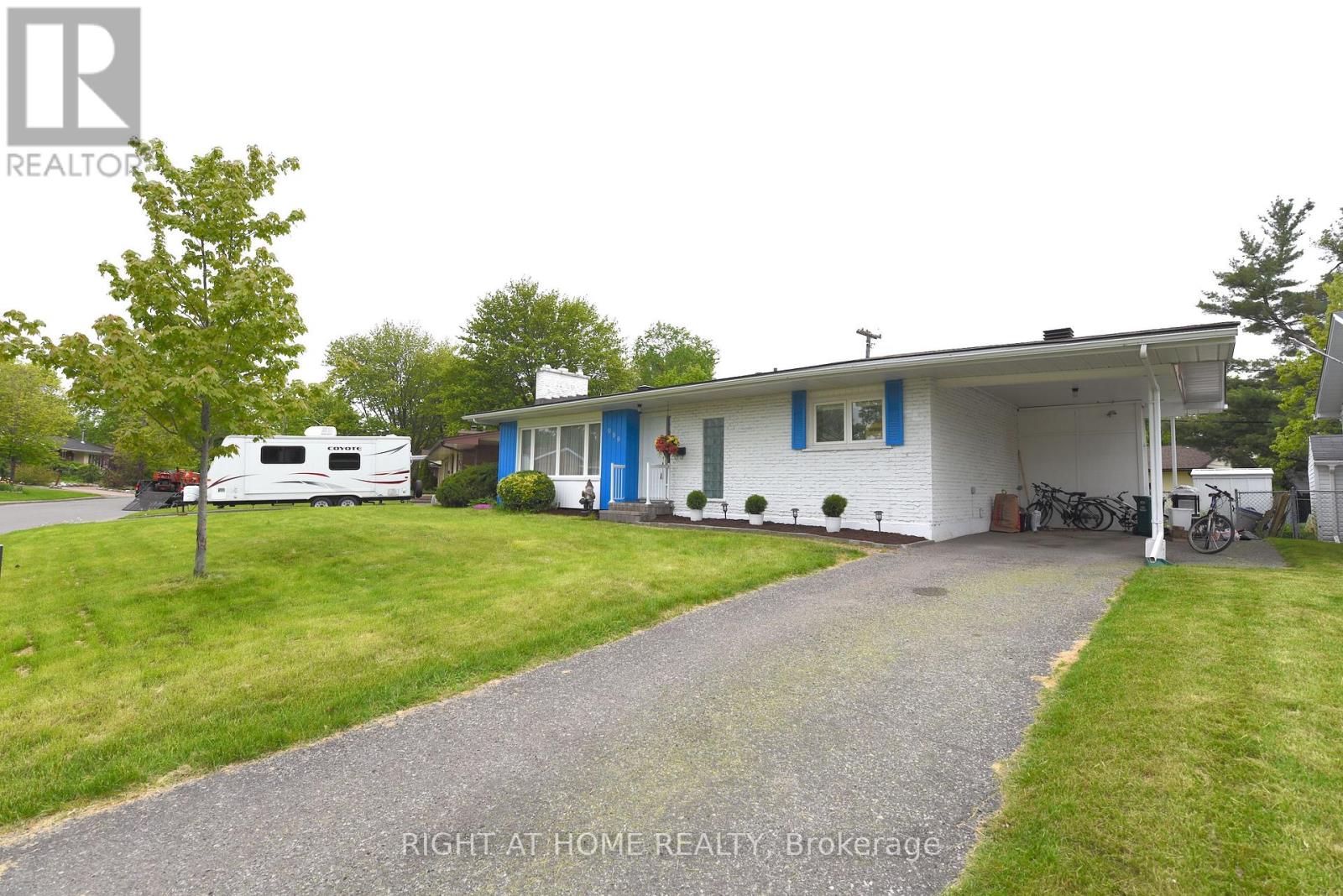 989 Goren Avenue Property Photo 1