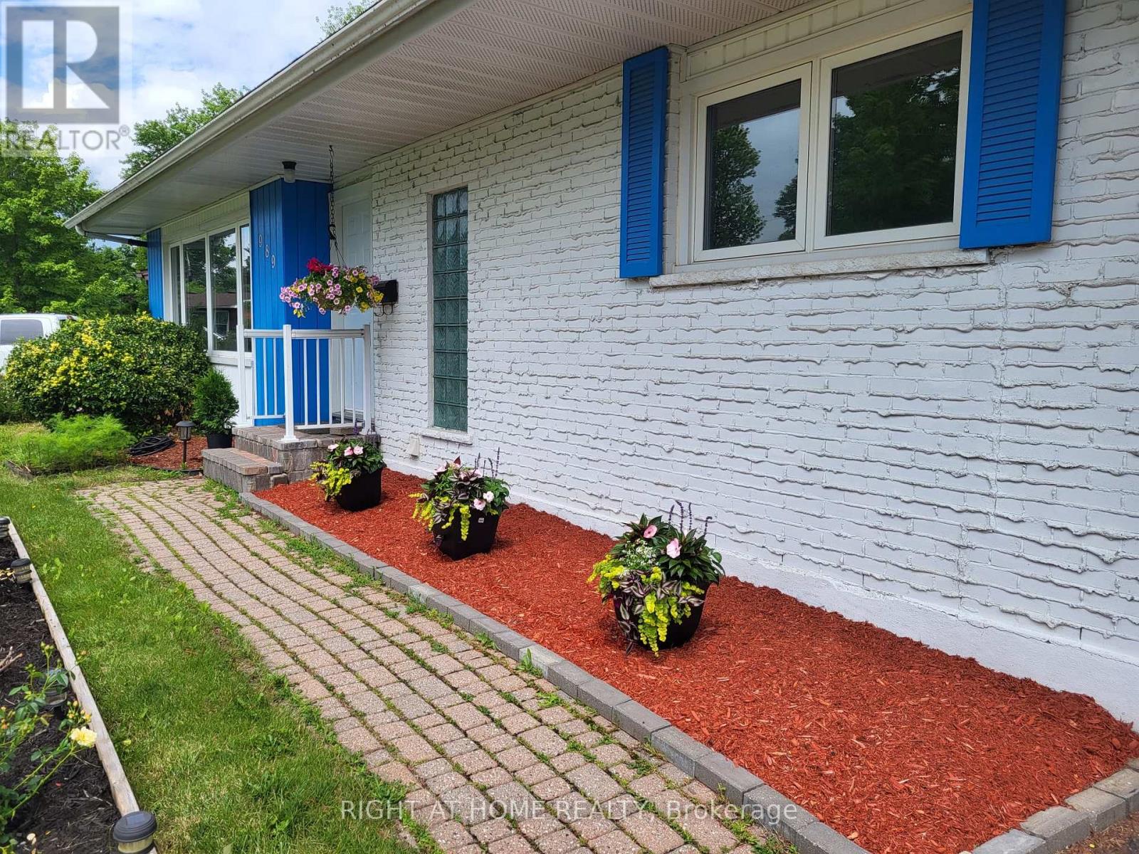 989 Goren Avenue Property Photo 3