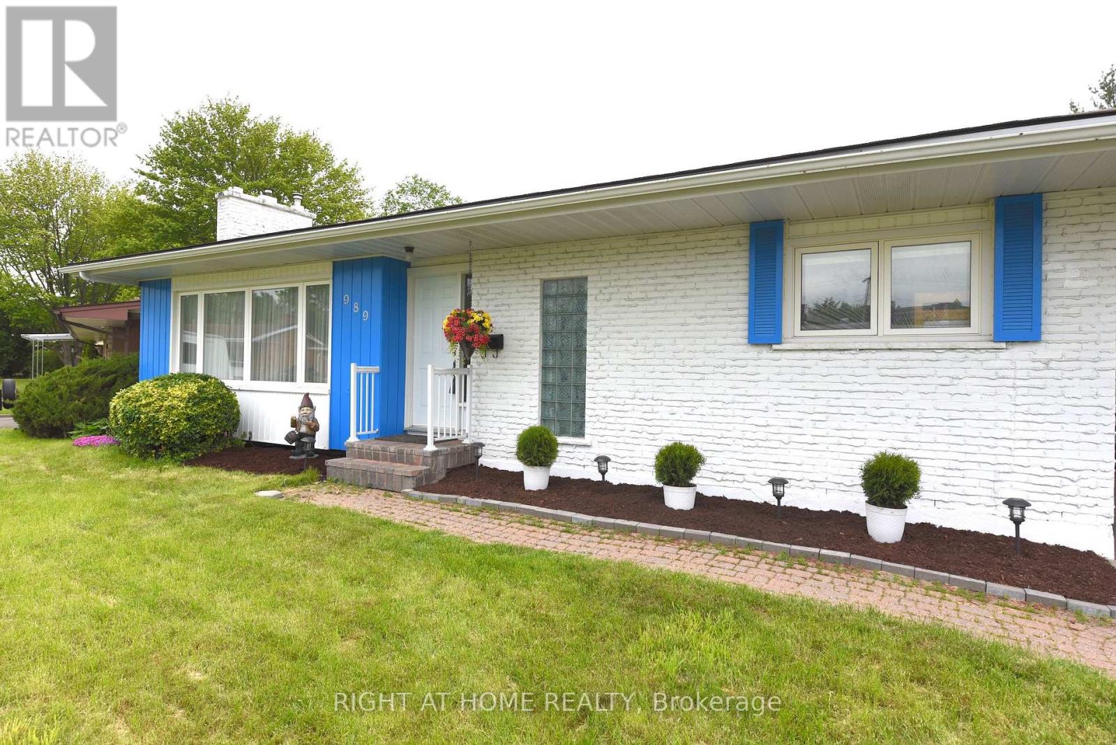 989 Goren Avenue Property Photo 4