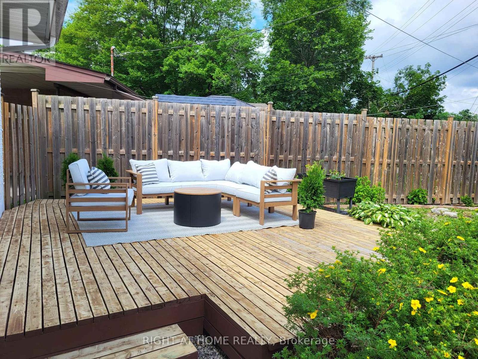 989 Goren Avenue Property Photo 25