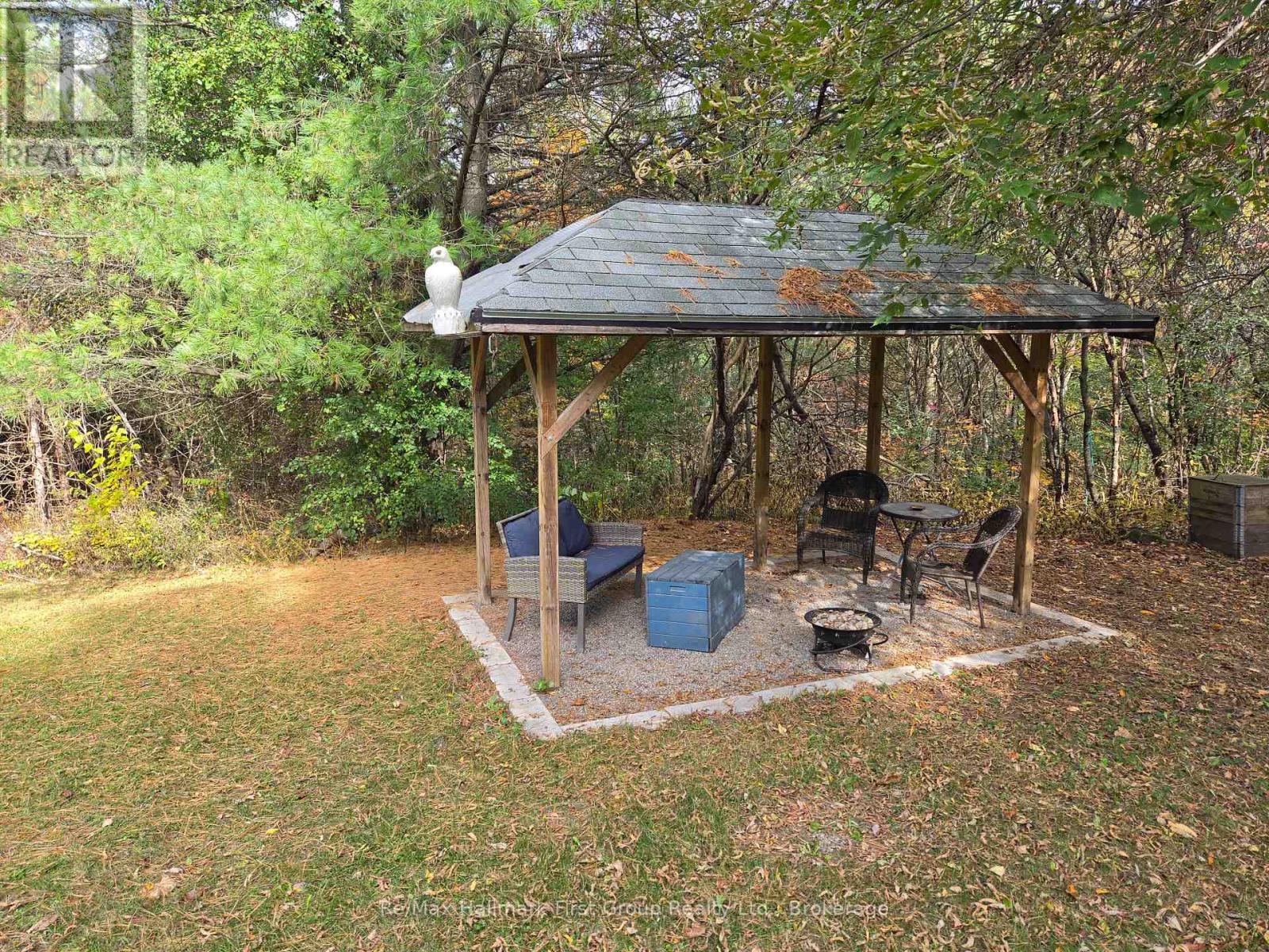 4592 10th Line Property Photo 4